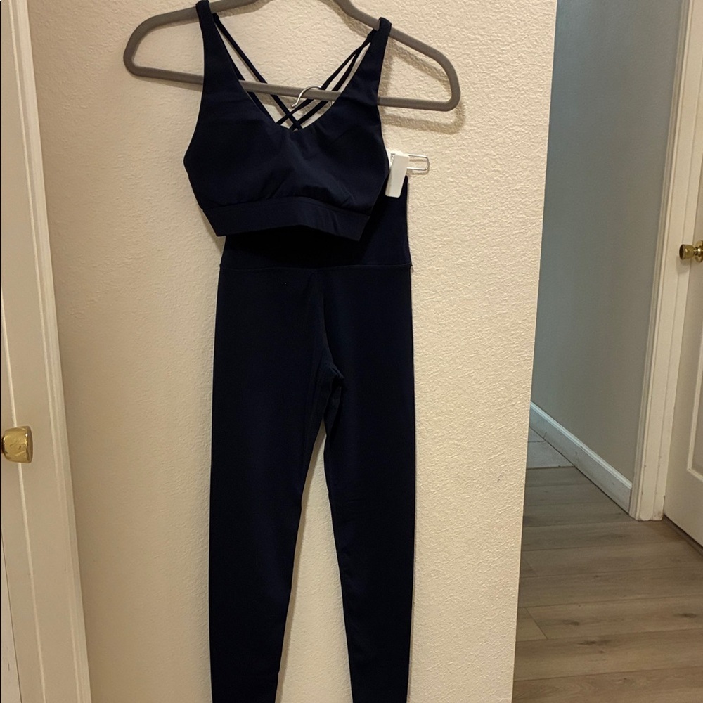 Elegant Navy Women's set for workout - Picture 2 of 9